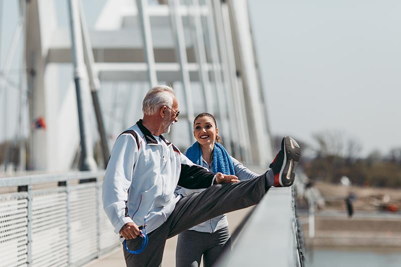 Structured exercise after adjuvant chemotherapy for colon cancer extend overall survival
