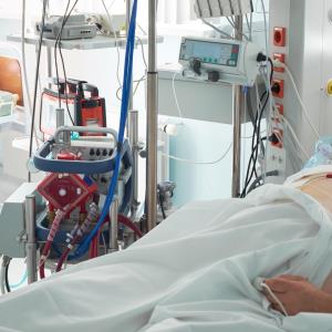 Is it safe to use high-dose PTZ in critically ill patients with obesity?