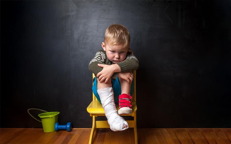 Can a removable boot suffice as treatment for toddler’s fracture?