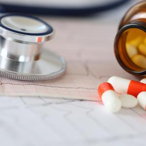 DOAC vs warfarin: Which agent is safer for AF patients with cirrhosis?