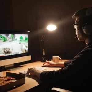 Problematic internet use tied to low self-control abilities