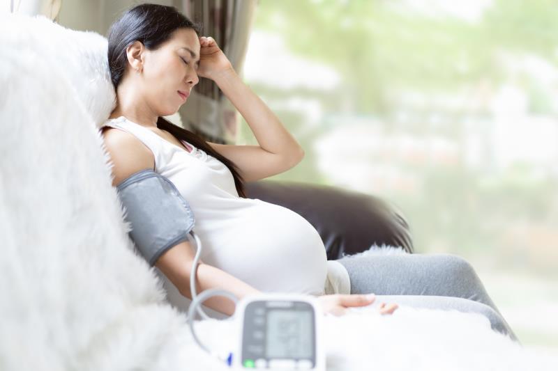 Adding low-dose aspirin to calcium does not prevent pre-eclampsia in high-risk pregnancies