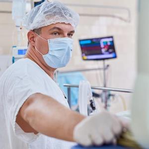 Minimally invasive ECC curbs post-cardiac surgery SAEs