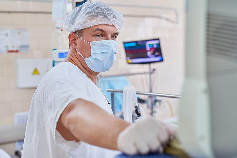 Minimally invasive ECC curbs post-cardiac surgery SAEs