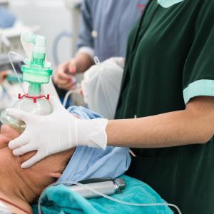 What drives prolonged recovery in older patients after rocuronium exposure?