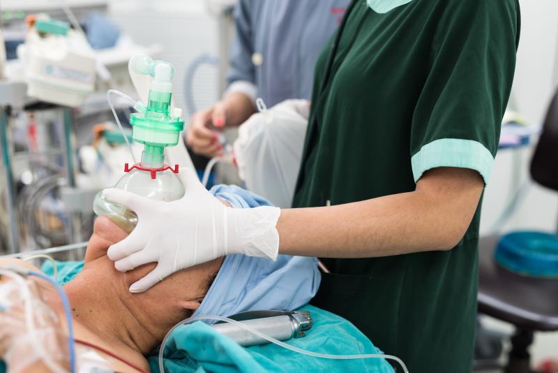 What drives prolonged recovery in older patients after rocuronium exposure?