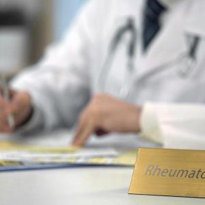 Disease-related brain activation forecasts TNF inhibitor response in RA